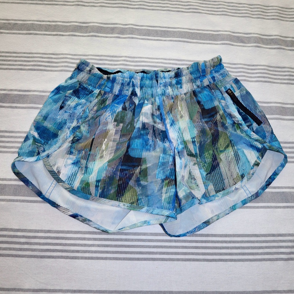 Lululemon Size 6 Tracker V Short 4” in Sun Dazed Multi Blue